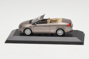 Ford Focus Mk2 CC Grau Minichamps 1:43 FORD005 Metall