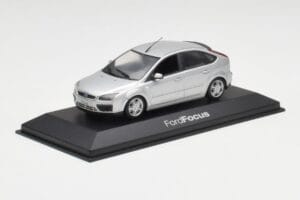 Ford Focus Mk2 Moondust Silber Minichamps 1:43 FOCUS002 Metall — Bild 2 von 4