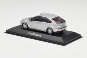 Ford Focus Mk2 Moondust Silber Minichamps 1:43 FOCUS002 Metall — Bild 3 von 4