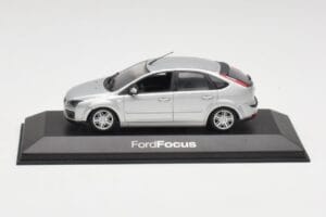 Ford Focus Mk2 Moondust Silber Minichamps 1:43 FOCUS002 Metall