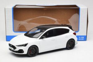 Ford Focus ST Mk4 Frozen Weiß MCG 1:18 MCG18453 Metall — Bild 6 von 6