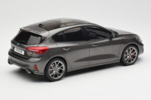 Ford Focus ST Mk4 Grau MCG 1:18 MCG18454 Metall — Bild 2 von 6
