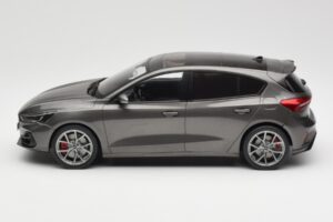 Ford Focus ST Mk4 Grau MCG 1:18 MCG18454 Metall — Bild 3 von 6