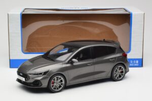 Ford Focus ST Mk4 Grau MCG 1:18 MCG18454 Metall — Bild 6 von 6