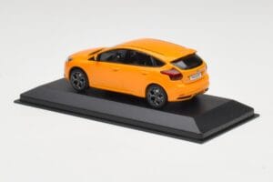 Ford Focus ST Mk3 Tangerine Scream Minichamps 1:43 FOCUS001 Metall — Bild 3 von 4