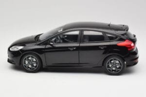 Ford Focus ST Mk2 Panther Black Metallic Minichamps 1:18 110082000 Metall — Bild 4 von 8
