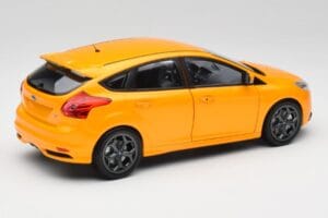 Ford Focus ST Mk2 Tangerine Scream Minichamps 1:18 110082005 Metall — Bild 3 von 8