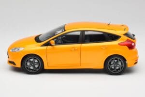 Ford Focus ST Mk2 Tangerine Scream Minichamps 1:18 110082005 Metall — Bild 4 von 8