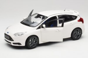 Ford Focus ST Mk2 Weiß Minichamps 1:18 110082004 Metall — Bild 2 von 8