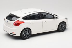 Ford Focus ST Mk2 Weiß Minichamps 1:18 110082004 Metall — Bild 3 von 8