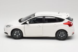 Ford Focus ST Mk2 Weiß Minichamps 1:18 110082004 Metall — Bild 4 von 8