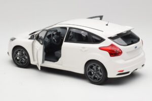 Ford Focus ST Mk2 Weiß Minichamps 1:18 110082004 Metall — Bild 5 von 8