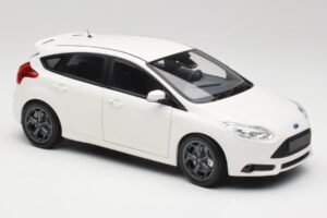 Ford Focus ST Mk2 Weiß Minichamps 1:18 110082004 Metall — Bild 6 von 8