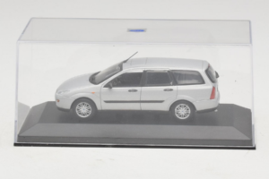Ford Focus Mk1 Turnier Silber Minichamps 1:43 FOCUS004 Metall — Bild 4 von 5