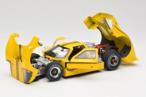 Ford GT40 Mk IV Gelb 1967 Shelby Collectibles 1:18 31414S Metall — Bild 2 von 8