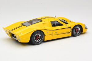 Ford GT40 Mk IV Gelb 1967 Shelby Collectibles 1:18 31414S Metall — Bild 3 von 8