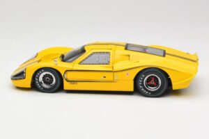 Ford GT40 Mk IV Gelb 1967 Shelby Collectibles 1:18 31414S Metall — Bild 4 von 8