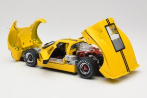 Ford GT40 Mk IV Gelb 1967 Shelby Collectibles 1:18 31414S Metall — Bild 5 von 8