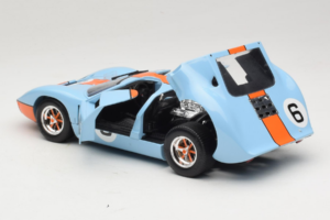 Ford GT40 Gulf #6 J. Ickx / J. Oliver 24 Hours of Le Mans 1969 Eagles Race 1:18 300600 Metall — Bild 5 von 8