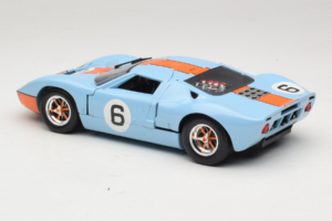 Ford GT40 Gulf #6 J. Ickx / J. Oliver 24 Hours of Le Mans 1969 Eagles Race 1:18 300600 Metall — Bild 7 von 8