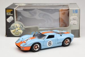 Ford GT40 Gulf #6 J. Ickx / J. Oliver 24 Hours of Le Mans 1969 Eagles Race 1:18 300600 Metall — Bild 8 von 8