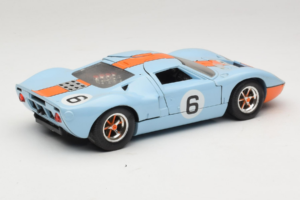 Ford GT40 Gulf #6 J. Ickx / J. Oliver 24 Hours of Le Mans 1969 Revell 1:18 48824 Metall — Bild 3 von 8