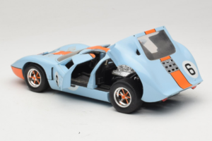 Ford GT40 Gulf #6 J. Ickx / J. Oliver 24 Hours of Le Mans 1969 Revell 1:18 48824 Metall — Bild 5 von 8