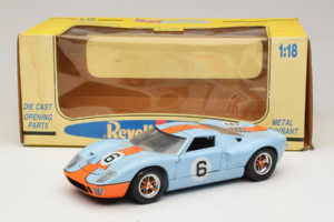 Ford GT40 Gulf #6 J. Ickx / J. Oliver 24 Hours of Le Mans 1969 Revell 1:18 48824 Metall — Bild 8 von 8