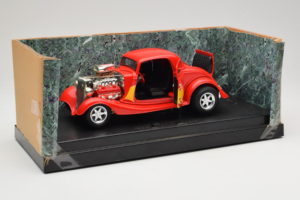 Ford High Tech Rot mit Flamme American Muscle 1:18 7726 Metall — Bild 2 von 4