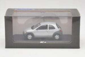 Ford Ka Mk1 Silbergrau Minichamps 1:43 130248 Metall — Bild 4 von 4