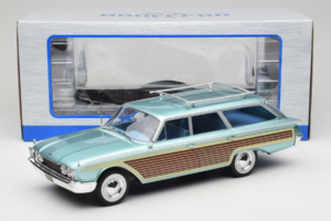 Ford Country Squire Blau MCG 1:18 MCG18049 Metall — Bild 6 von 6