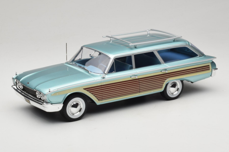 Ford Country Squire Blau MCG 1:18 MCG18049 Metall