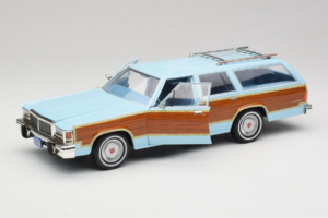 Ford LTD Country Squire Charlie's Angels Movie GreenLight 1:18 19066 Metall — Bild 2 von 8