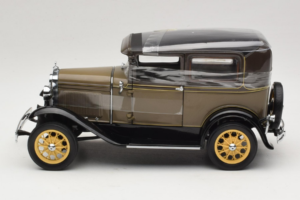 Ford Model A Tudor Chicle Drab Motor City 1:18 41003 Metall — Bild 3 von 6