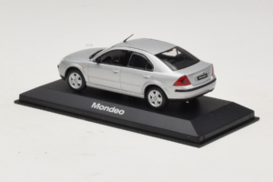 Ford Mondeo Mk3 Limousine Silber Minichamps 1:43 MONDEO005 Metall — Bild 3 von 4