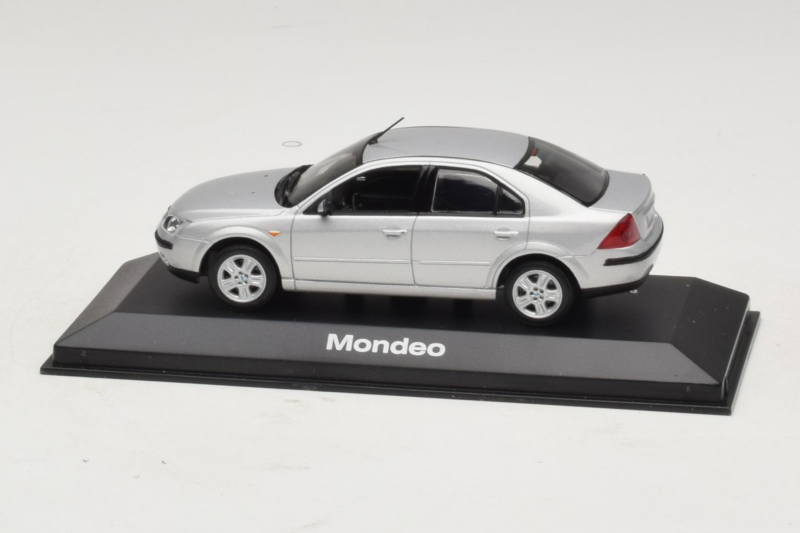 Ford Mondeo Mk3 Limousine Silber Minichamps 1:43 MONDEO005 Metall