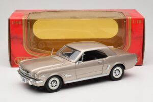 Ford Mustang 1964 1/2 Silber Mira 1:18 6127 Metall — Bild 8 von 8