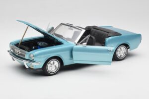 Ford Mustang Cabriolet Arcadian Blue Revell 1:18 8832-F1 Metall — Bild 2 von 8