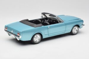 Ford Mustang Cabriolet Arcadian Blue Revell 1:18 8832-F1 Metall — Bild 3 von 8
