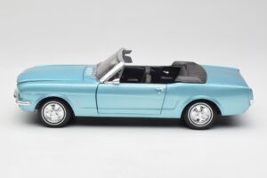 Ford Mustang Cabriolet Arcadian Blue Revell 1:18 8832-F1 Metall — Bild 4 von 8
