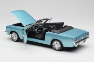 Ford Mustang Cabriolet Arcadian Blue Revell 1:18 8832-F1 Metall — Bild 5 von 8