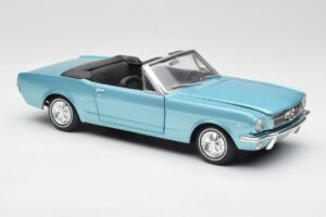 Ford Mustang Cabriolet Arcadian Blue Revell 1:18 8832-F1 Metall — Bild 6 von 8