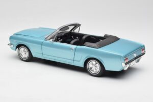 Ford Mustang Cabriolet Arcadian Blue Revell 1:18 8832-F1 Metall — Bild 7 von 8
