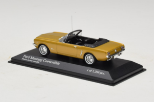 Ford Mustang Cabriolet Gold Minichamps 1:43 400082432 Metall — Bild 3 von 4