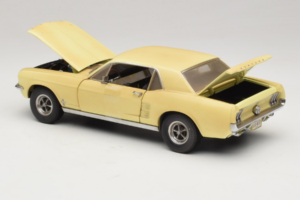 Ford Mustang Coupe Gelb The Walking Dead Greenlight 1:18 12958 Metall — Bild 5 von 8