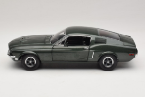 Ford Mustang GT Bullitt mit Steve McQueen Figur Greenlight 1:18 12885 Metall — Bild 4 von 8