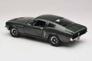 Ford Mustang GT Bullitt mit Steve McQueen Figur Greenlight 1:18 12885 Metall — Bild 7 von 8