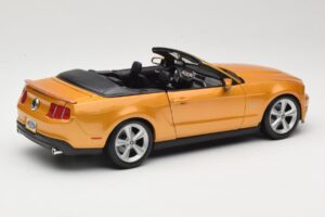 Ford Mustang GT S197 Cabriolet Gold Maisto 1:18 31158 Metall — Bild 2 von 7
