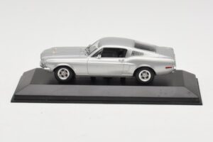 Ford Mustang GT Silber Minichamps 1:43 FORD001 Metall