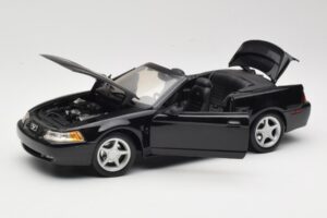 Ford Mustang GT SN95 Cabriolet Schwarz Maisto 1:18 50328 Metall — Bild 2 von 8